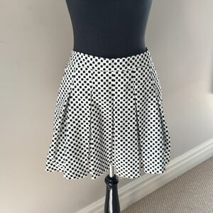 PRADA BLACK & WHITE PLEATED FRONT SHORT SKIRT